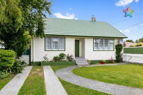 Photo of property in 32 Naenae Road, Naenae, Lower Hutt, 5011