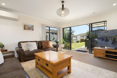 Photo of property in 5 Carlsberg Place, Papamoa Beach, Papamoa, 3118