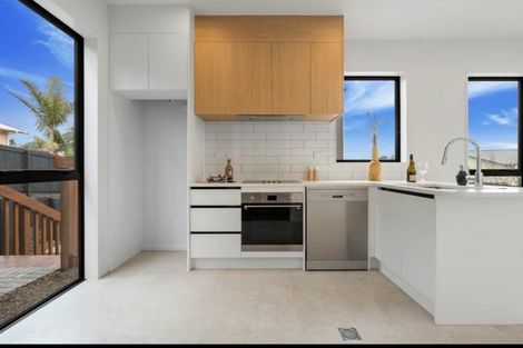 Photo of property in 1/82 Rosewarne Crescent, Glendene, Auckland, 0602