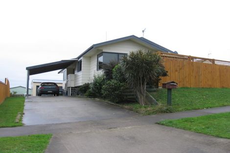 Photo of property in 8 Lydia Place, Kelvin Grove, Palmerston North, 4414