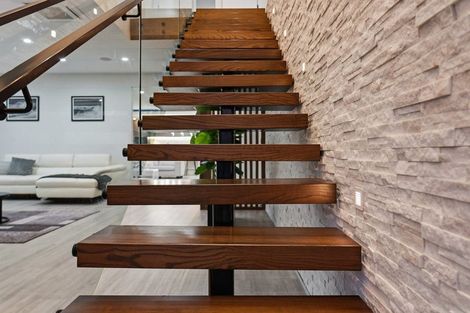 Photo of property in 7d Babich Road, Henderson Valley, Auckland, 0614