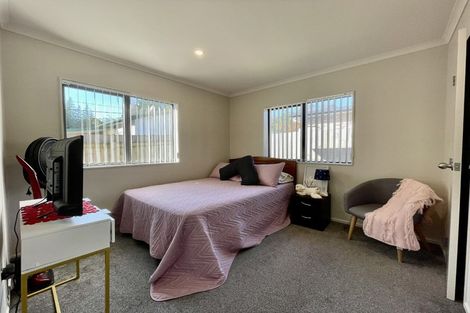 Photo of property in 51b Woodside Road, Massey, Auckland, 0614