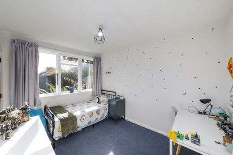 Photo of property in 4 Crewe Crescent, Hokowhitu, Palmerston North, 4410