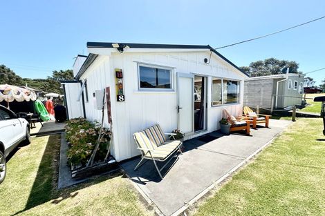 Photo of property in 8 Second Avenue, Urenui, 4377