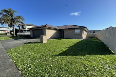 Photo of property in 35 Riverglade Parkway, Te Atatu South, Auckland, 0610