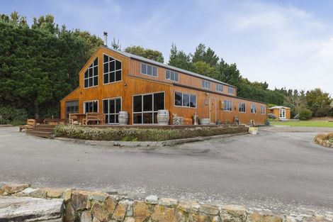 Photo of property in 60 Waicola Drive, Fitzherbert, Palmerston North, 4471