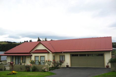Photo of property in 2 Coach Road, Fairfield, Dunedin, 9018