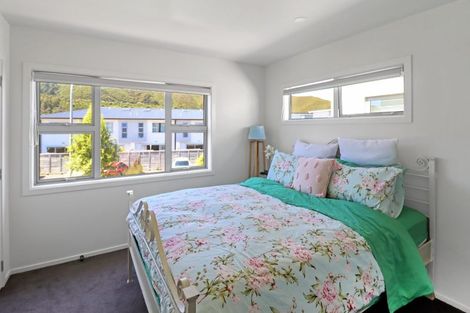 Photo of property in 15 Mcgrath Way, Taita, Lower Hutt, 5011