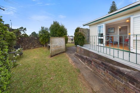 Photo of property in 120 Coronation Road, Mangere Bridge, Auckland, 2022