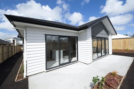 Photo of property in 17 Papa Orchard Drive, Kumeu, 0810