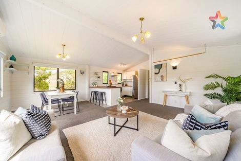 Photo of property in 22 Whitechapel Grove, Stokes Valley, Lower Hutt, 5019