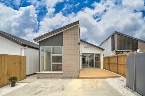 Photo of property in 10 Taiororua Avenue, Massey, Auckland, 0614