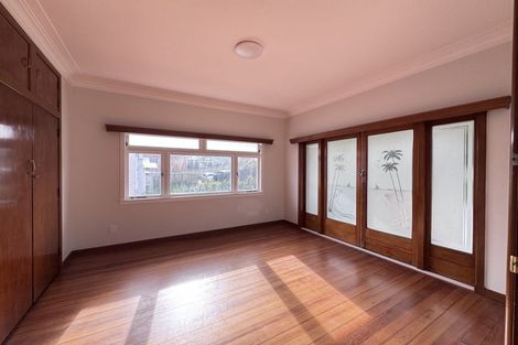 Photo of property in 39 Staveley Avenue, Mount Roskill, Auckland, 1041