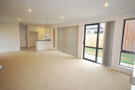 Photo of property in 8 Whekau Drive, Takanini, 2112