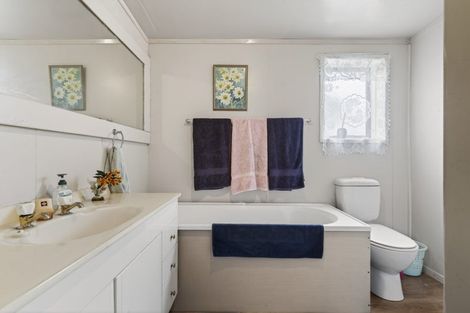 Photo of property in 63 Porter Road, Paparoa, 0571