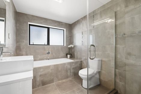 Photo of property in 16 Syd Grant Crescent, Orewa, 0931