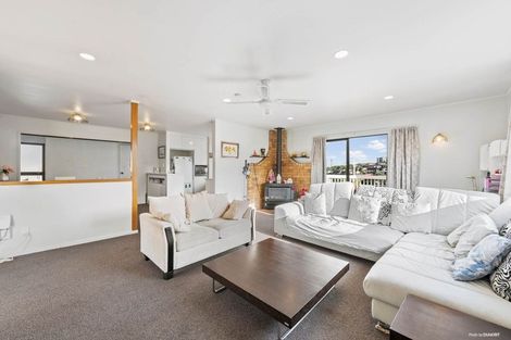 Photo of property in 57c Everglade Drive, Goodwood Heights, Auckland, 2105