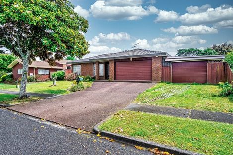 Photo of property in 3 Simon Owen Place, Golflands, Auckland, 2013