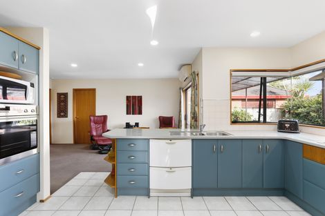 Photo of property in 6b Woodfern Crescent, Titirangi, Auckland, 0604