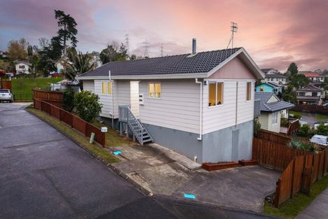Photo of property in 24 Halloran Place, Massey, Auckland, 0614