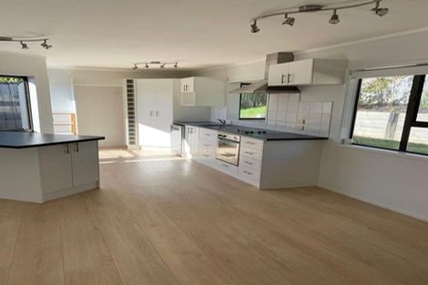 Photo of property in 1/865 Beach Road, Waiake, Auckland, 0630