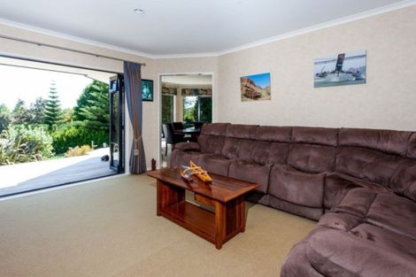 Photo of property in 2 Governors Heights, Whangamata, 3620
