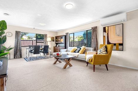 Photo of property in 1/4 Spring Grove, Henderson, Auckland, 0612