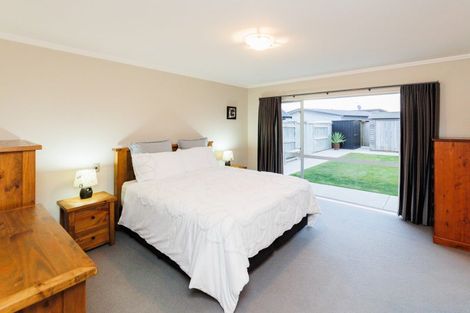 Photo of property in 11 Manhattan Court, Kelvin Grove, Palmerston North, 4414
