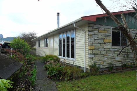 Photo of property in 63 Hillside Drive, Maoribank, Upper Hutt, 5018
