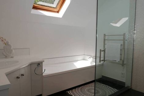 Photo of property in 2/116 Hackthorne Road, Cashmere, Christchurch, 8022