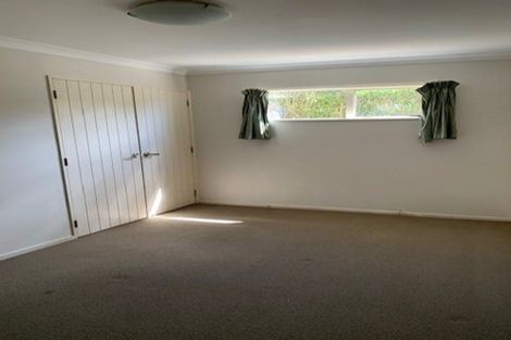 Photo of property in 16a Kauri Glen Road, Northcote, Auckland, 0627