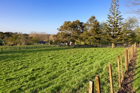 Photo of property in 68 Pomona Road, Kumeu, 0891