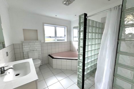 Photo of property in 37 Shortt Avenue, Mangere Bridge, Auckland, 2022