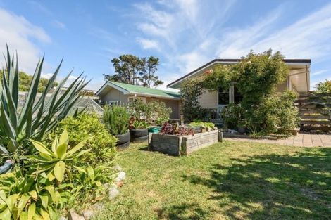Photo of property in 7 Hodgkins Road, Waikanae Beach, Waikanae, 5036