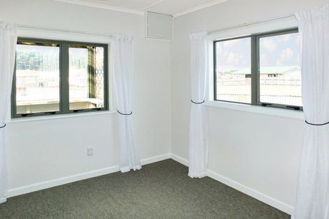 Photo of property in 10 Hennessy Street West, Foxton Beach, Foxton, 4815