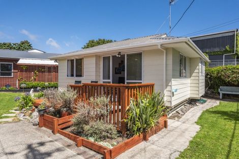 Photo of property in 64 Poplar Avenue, Raumati South, Paraparaumu, 5032
