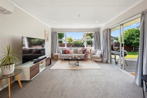 Photo of property in 8 Thackeray Place, Owhata, Rotorua, 3010