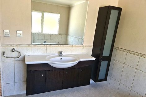 Photo of property in 21 Dunvegan Rise, East Tamaki Heights, Auckland, 2016