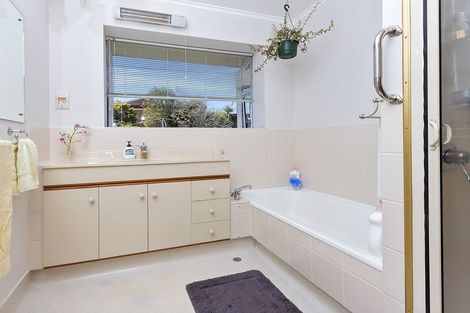 Photo of property in 70 O'halloran Road, Howick, Auckland, 2014