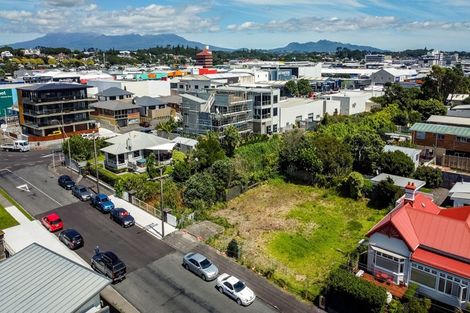 Photo of property in 10 Hobson Street, New Plymouth, 4312