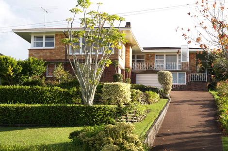 Photo of property in 35 Montgomery Crescent, Cockle Bay, Auckland, 2014