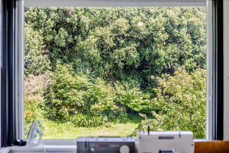 Photo of property in 18 Sidlaw Street, Strathmore Park, Wellington, 6022