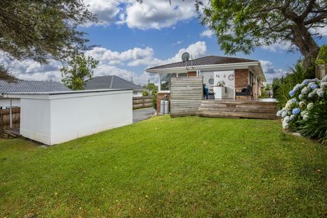 Photo of property in 2/40a Blakeborough Drive, Forrest Hill, Auckland, 0620