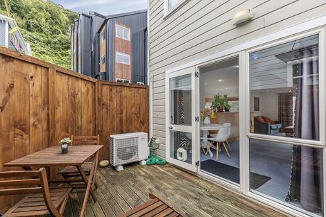 Photo of property in 4/14a Glenmore Street, Thorndon, Wellington, 6011