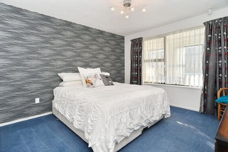 Photo of property in 2 Sawyers Arms Road, Northcote, Christchurch, 8052