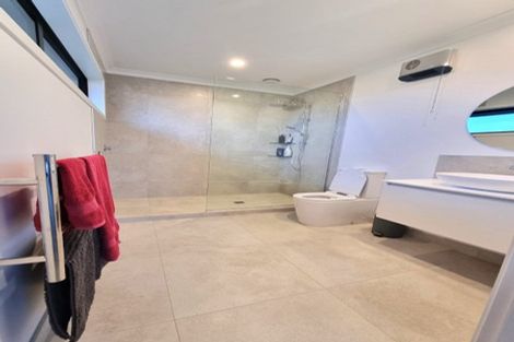 Photo of property in 18 Sardinia Grove, Fitzherbert, Palmerston North, 4410