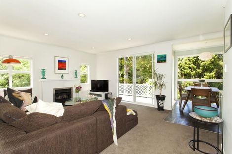 Photo of property in 39 Lyons Avenue, Murrays Bay, Auckland, 0630