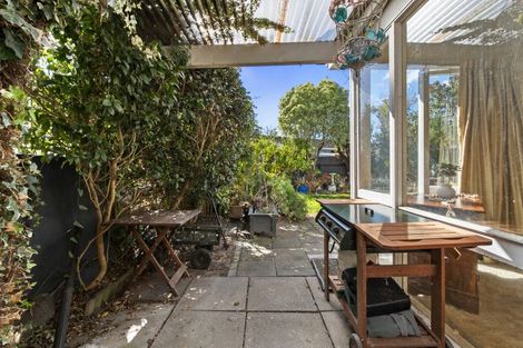 Photo of property in 14 Westmere Place, Takaro, Palmerston North, 4412