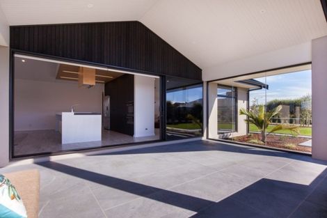 Photo of property in 15 Gleneagles Way, Waiwhakaiho, New Plymouth, 4312