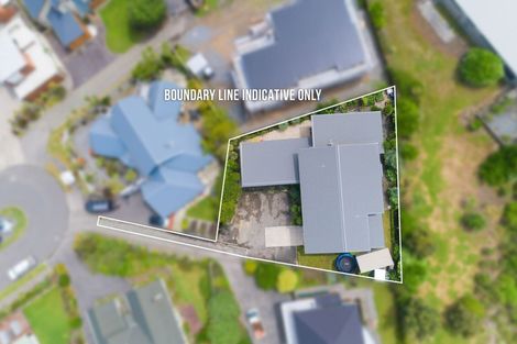 Photo of property in 18 Olliver Grove, Waikanae Beach, Waikanae, 5036